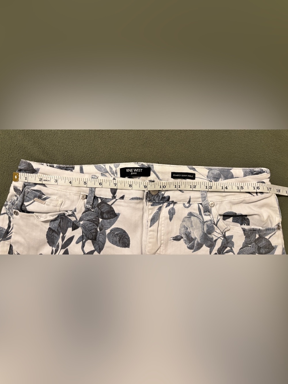 Nine West Gramercy Skinny Ankle White Jeans with Gray Floral Accent Size 14 - Picture 7 of 13